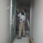 うるま市　玄関網戸設置